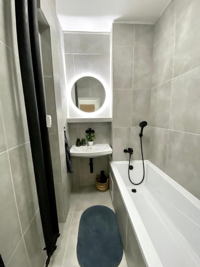James Dean Apartment - Next To Nivy Bus Station & Mall Bratislava Esterno foto