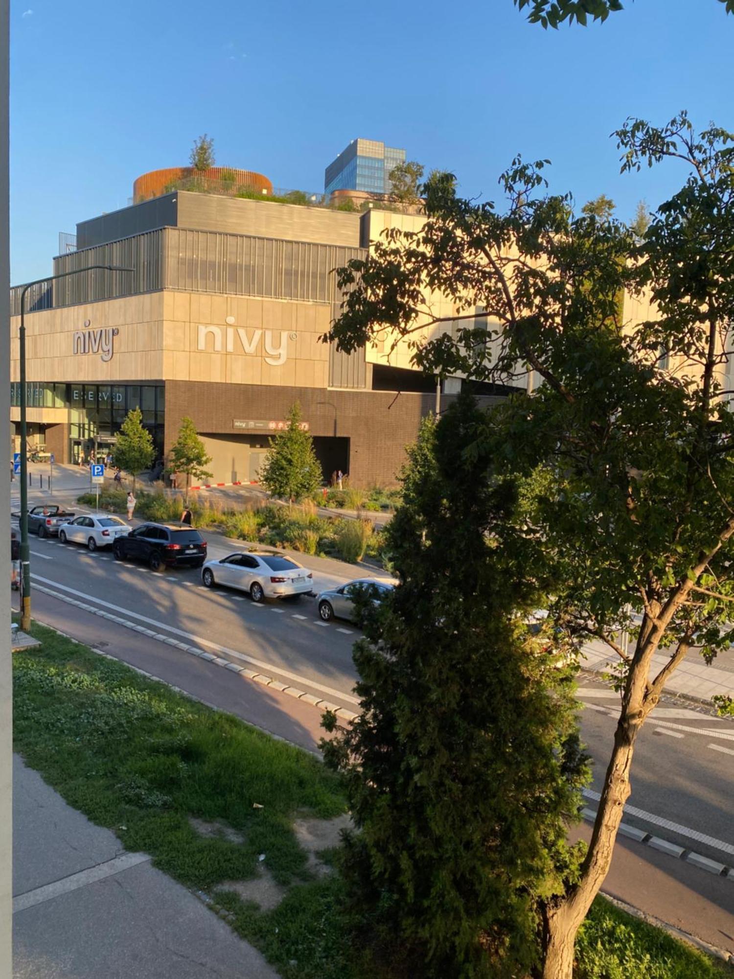 James Dean Apartment - Next To Nivy Bus Station & Mall Bratislava Esterno foto