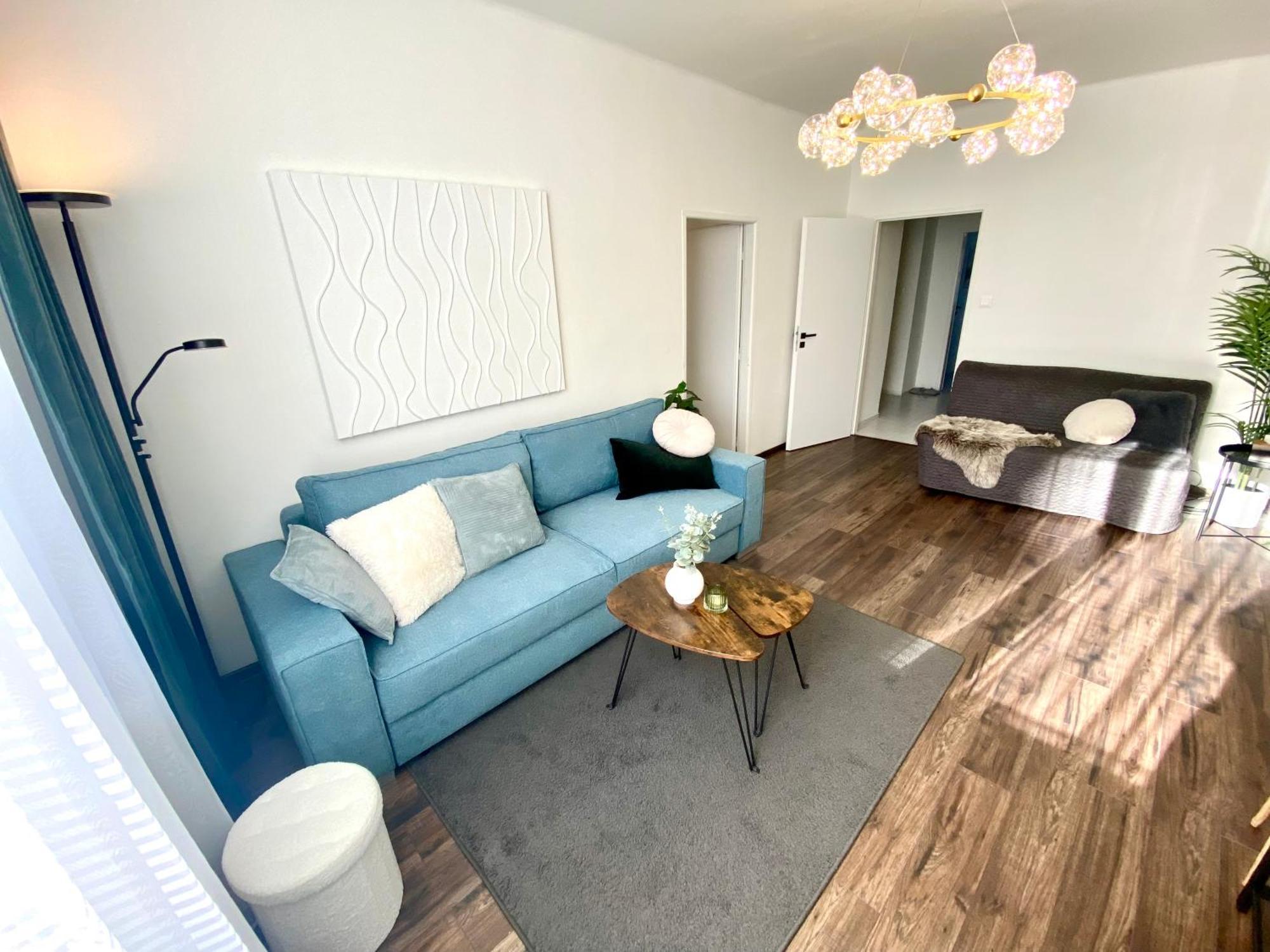 James Dean Apartment - Next To Nivy Bus Station & Mall Bratislava Esterno foto